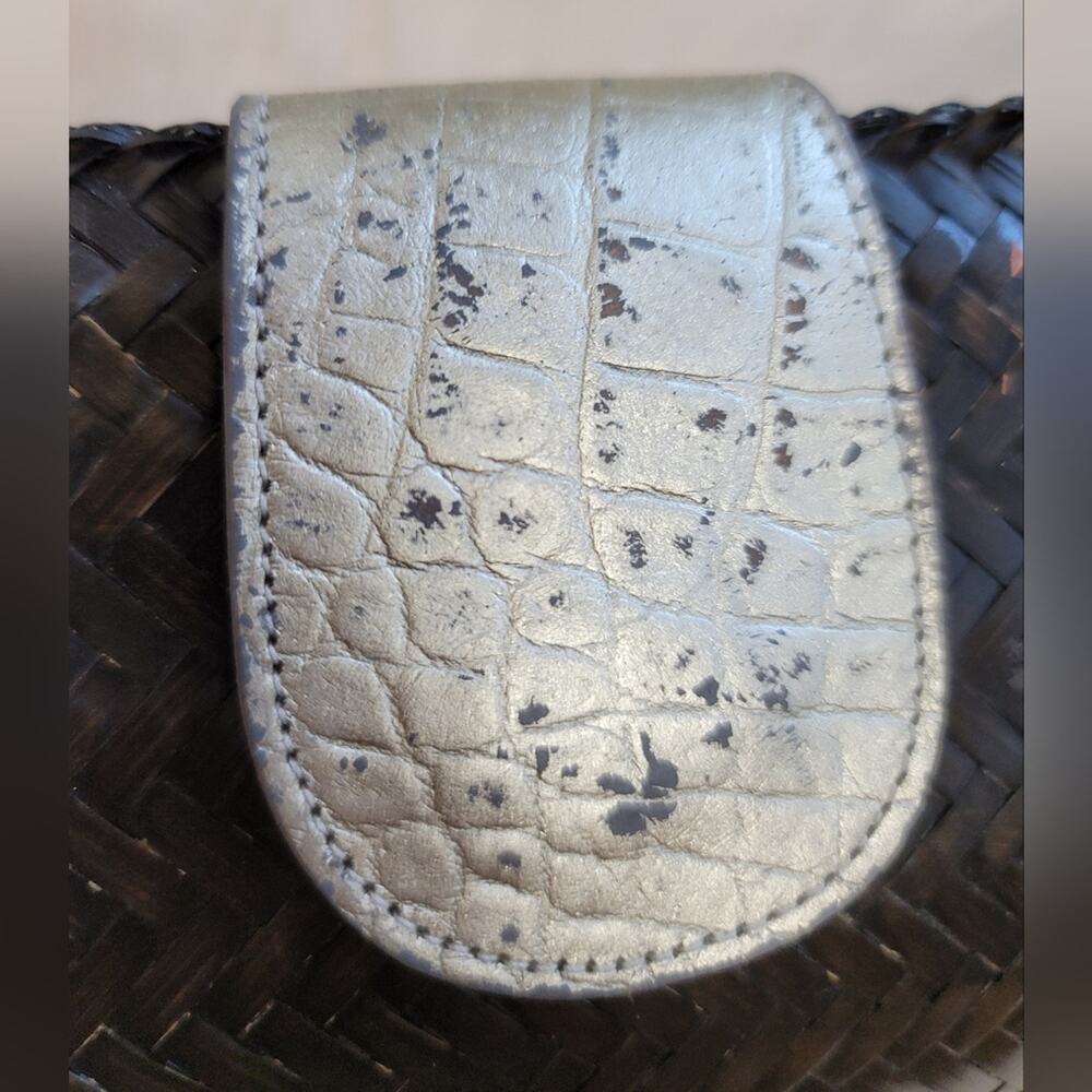 ARANAZ Handmade Filipino Woven Clutch w Metallic Embossed Magnetic Closure - Picture 9 of 16